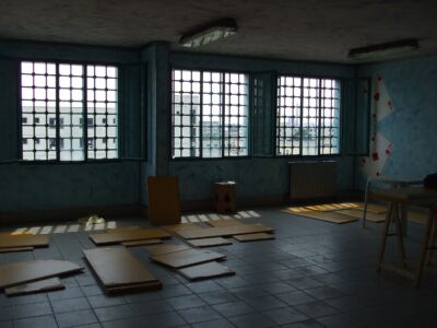 Locale in disuso nel 7° reparto del carcere di Bollate, prima di essere adibito a biblioteca