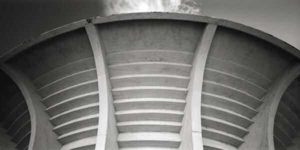 Lo stadio Artemio Franchi di Firenze (foto di Matteo Cirenei, tratta dal progetto Finding Pier Luigi Nervi svolto insieme a Marco Menghi. Per ulteriori informazioni: https://salviamoilfranchi.org/finding-pier-luigi-nervi)