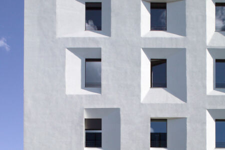 Michael Tribus Architecture, rifunzionalizzazione dell’edificio ex Poste a Bolzano: particolare di facciata