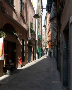 Via del centro storico (© Emanuele Piccardo)