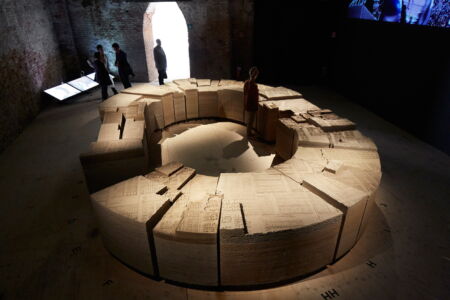 Installazione Stadium: an event, a building and a city, Biennale di Venezia, 2018 (stadium-pavilion.cl / Cristobal Palma)