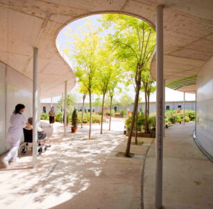 Centro geriatrico Santa Rita, di Manuel Ocaña, Minorca, 2007 (Foto Miguel de Guzmán, link http://www.manuelocana.com/)