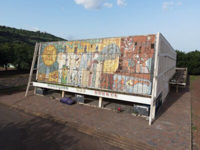 Modibo Keïta Sports Pavilion a Bamako, Mali (di E. V. Rybitsky, L. N. Afanasyev e altri, 1967, © Philipp Meuser)