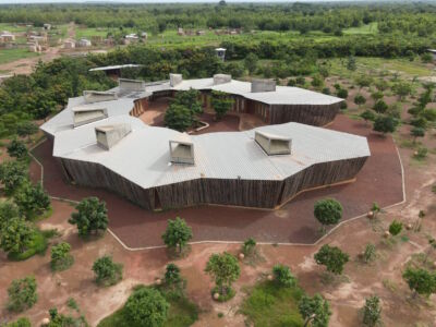 Burkina Institute of Technology in Koudougou, Burkina Faso (di Francis Kéré, 2020, © Philipp Meuser)